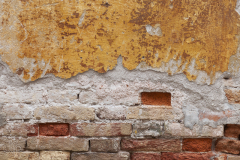 Indian-yellow-and-rusty-coloured-textured-wall-Venice-Italy