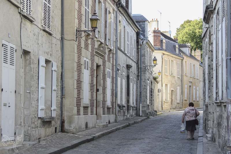 small street in Crépy-en-Valois, France