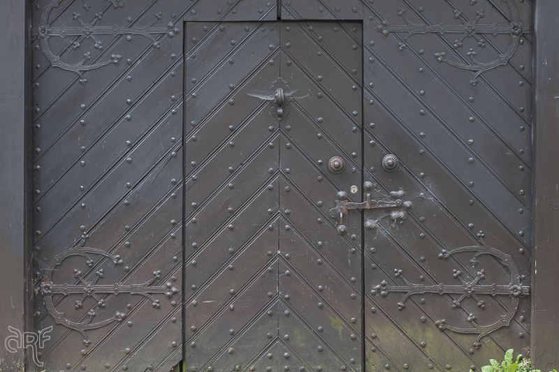 dark barn doors Monschau