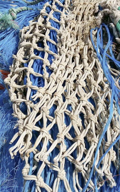 blue ropes and finishing nets