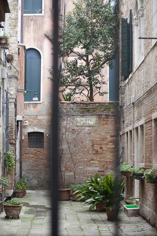 Quiet courtyard in Venice, Italy